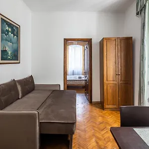 https://next-to-opera-apartment.hotelslviv.net